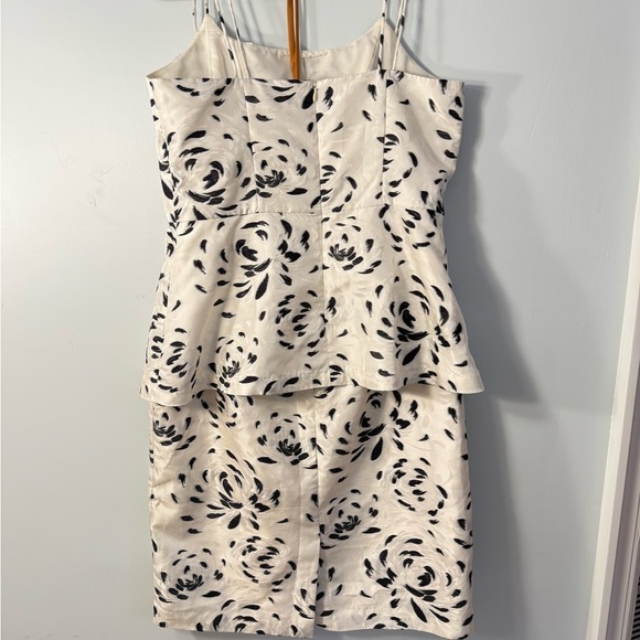 Banana Republic Monogram skirt and top set in white/black floral print size 12 - Picture 2 of 8